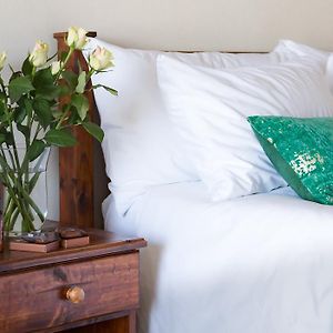 Mini Queen Room